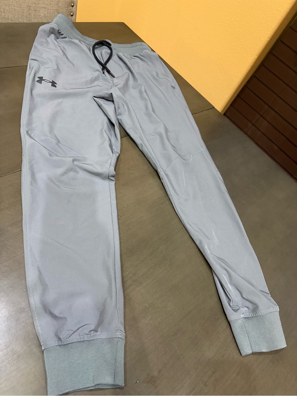 Under Armour Men's Light Silver/Gray Jogger Sweatpants